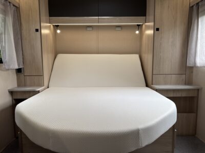 Auto-Trail Expedition island bed